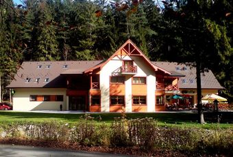 Re�taur�cia a chatov� osada v Gaderskej doline